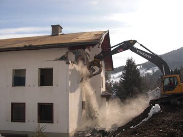 Beginn des Umbaus am 16. März 2009