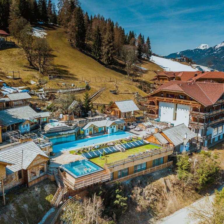 Hotelpanorama im Frühjahr